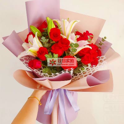 南平18朵红玫瑰百合，真情相守一生